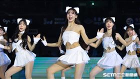PLG例行賽，洋基工程啦啦隊洋基女孩「韓籍3本柱」李素敏（左起）、睦那京、崔洪邏跳開場舞。（圖／記者劉彥池攝影）
