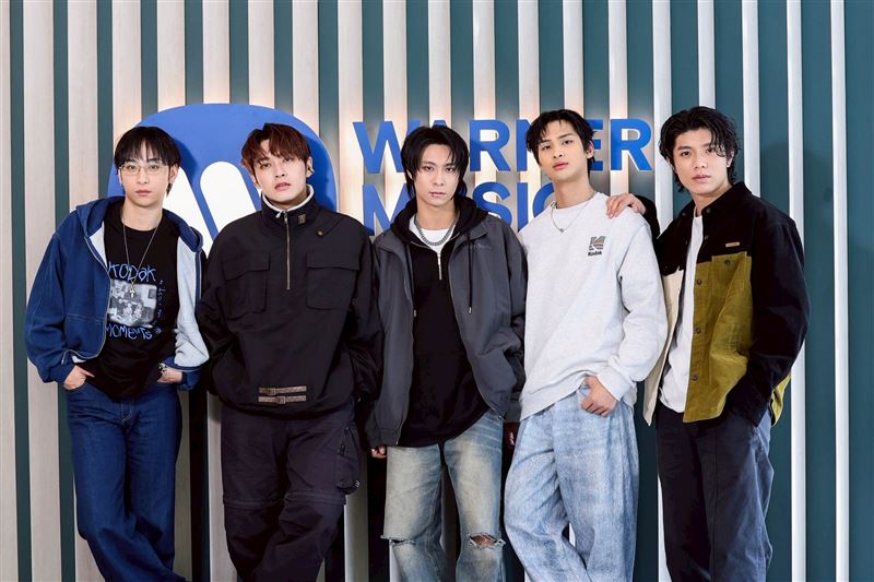 FEniX曹家齊（左起）、李承隆、MAX、夏浦洋、陳峻廷接受《三立新聞網》專訪。（圖／記者鄭孟晃攝影）