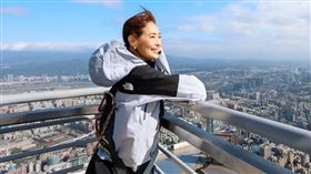 賈永婕一早再度發文說明，「我講的當權者到底是誰？其實就是當權者。當年的當權者請不要再掩蓋真相，勇於面對！現在的當權者請讓真相離我們越來越近。」（圖／翻攝自賈永婕臉書）

