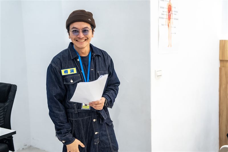 楊銘威在《明星製作公司》新節目當導演。（圖／TVBS提供）