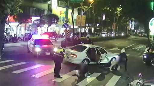 想逛樂華夜市！3賊友偷車北上警開4槍逮人