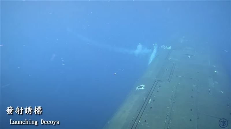 海鯤艦四度下潛測試順利完成，台船今罕見曝光水下畫面。（圖／台船提供）