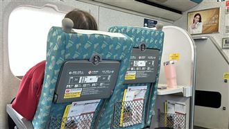 搭高鐵「座椅轉90度」萬人看傻　官方發聲