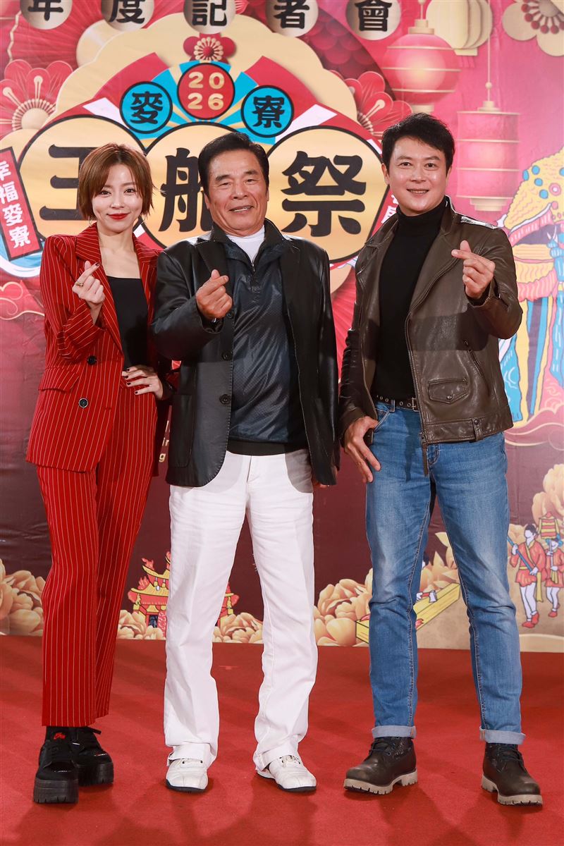 （左起）王瞳、雷洪、王燦齊聚為麥寮春節活動宣傳，三人相約初一至初三與大家在麥寮相見。（圖／民視提供）