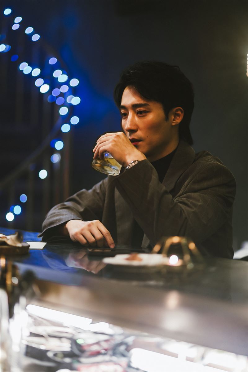 人氣男星卞慶華飾演濫好人。（圖／原來娛樂提供）