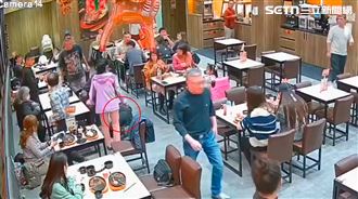 疑「2人想坐4人桌」遭拒　男怒推倒女店員