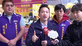 何志偉掃年貨大街　商家民眾熱情互動拍照