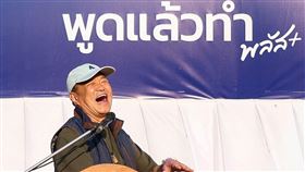 泰自豪黨黨魁阿努廷當上總理不到百日，為免自家少數派政府被倒閣，只好妥協提前舉辦大選。（圖／翻攝自X平台 @KhaosodEnglish）