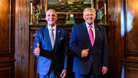 阿斯拉夫和川普的友好合照。（圖／取自Donald J. Trump truthsocial）　

