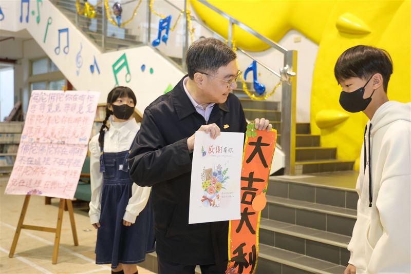 行政院長卓榮泰今（8）日前往「財團法人宜蘭縣私立佛教幸夫社會福利慈善事業基金會附設幸夫愛兒園」關懷院童生活。（圖／行政院提供）