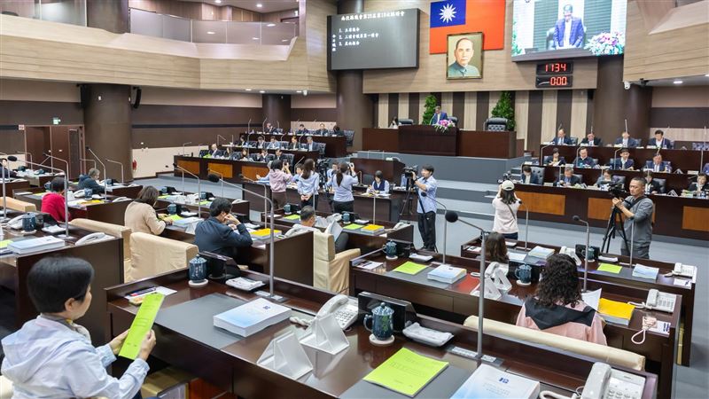 縣長許淑華表示，縣府補助長者健保費若順利通過，預計最快4月1日起長輩的健保費就開始由縣府負擔。（圖／翻攝自南投縣政府官網）