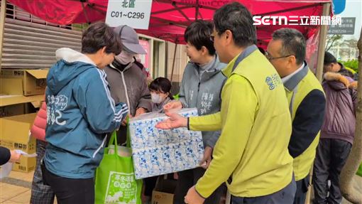 愛心接力24年！陳亭妃寒冬送暖，台南4500戶弱勢安心過好年。（圖／翻攝畫面）