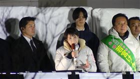 日本眾院大選決戰日 高市能否大勝定調執政走向日本第51屆眾議院選舉8日投開票，焦點在於聯合執政的自由民主黨與日本維新會能否合計取得過半數233席。日本首相、自民黨總裁高市早苗（中）7日晚間在世田谷區二子玉川公園進行最終演說，努力催票。中央社記者戴雅真東京攝  115年2月8日