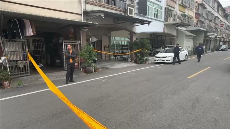 屏東內埔鄉發生警匪衝突，嫌犯持手榴彈與警方對峙。（圖／翻攝畫面）