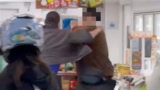 台中男酒後變「浩克」鬧超商　出拳打路人