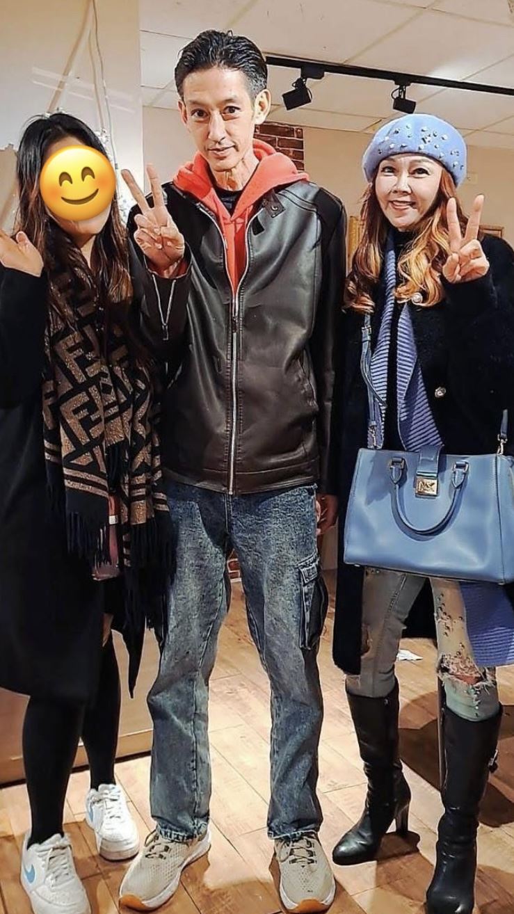 唐治平女友(左)正臉照曝光。(圖/翻攝自臉書)