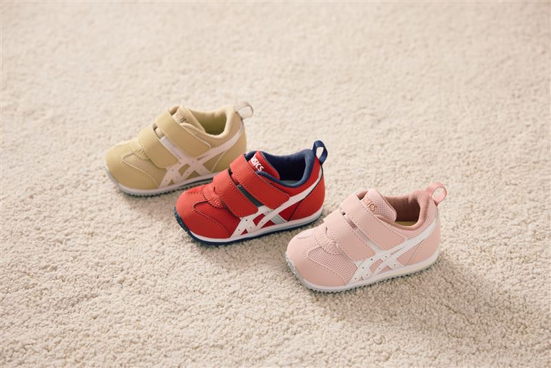 ASICS SUKUSUKU系列新推出的IDAHO BABY 5。（圖／品牌業者提供）