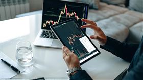 上櫃探針卡概念股雍智科技（6683）因股價短線波動劇烈，且符合多項異常交易指標，自今（9）日起列為處置股票，處置期間一路延續至3月4日止，並採取每20分鐘撮合一次的交易方式，市場資金進出將明顯受限。（示意圖／PEXELS）