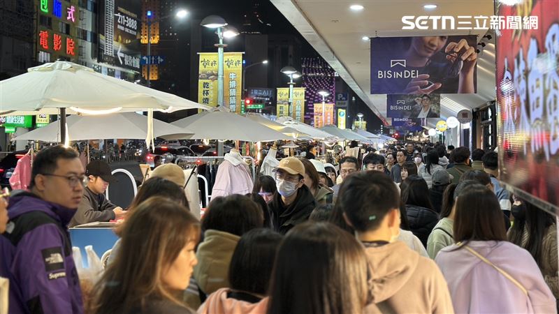 大統五福店地處精華地點，鄰近新堀江和玉竹商圈，1975年開幕，是當時東南亞規模最大的百貨公司、高雄地王、創台灣百貨營業額最高紀錄。（圖／記者簡榮良攝影）