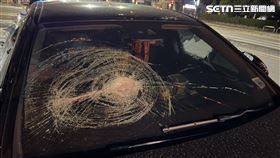 砸車,台中,年關,債務糾紛,賓士（圖／翻攝畫面）