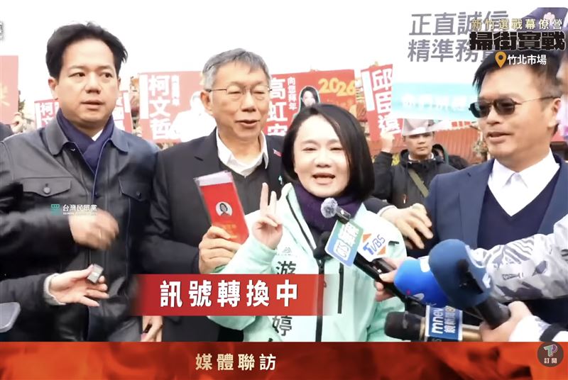 游雅婷C位保住，還開心比YA。（圖／翻攝自《民眾之聲》YT）