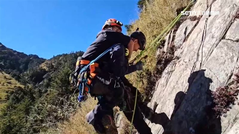 軍消寒訓，武嶺攀近90度山壁