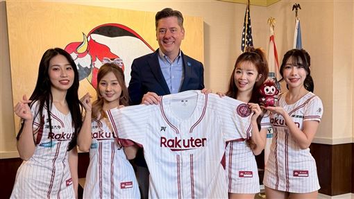 樂天女孩拜會市長　 現身NBA和啦啦隊共舞