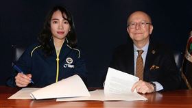 花蓮阿美族的桌球好手、同時也是「乒夢」球館負責人林家瑜，正式簽約加盟擁有百年歷史的土耳其豪門「費內巴切體育俱樂部。（圖／翻攝畫面）