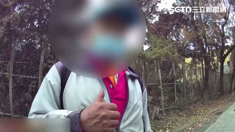 大夫第自辦重劃區居民自救會長曾世源接連在2個捷運站男廁縱火遭逮。（圖／翻攝畫面）