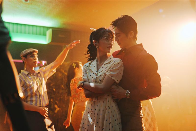 邵雨薇（左）和李國毅（右）上演複雜情感糾葛。（圖／一念電影提供）