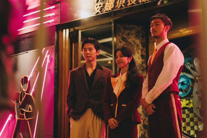 （左起）李國毅、邵雨薇、施柏宇組成「飯店三劍客」。（圖／一念電影提供）
