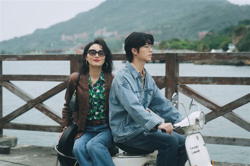 王碩瀚（右）喜歡蔡思韵（左）飾演的香港女星。（圖／一念電影提供）