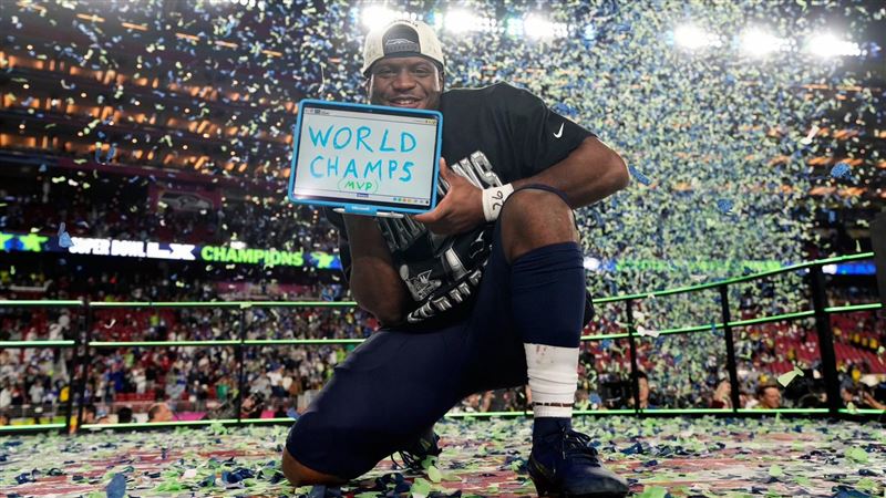 西雅圖海鷹跑衛沃克（Kenneth Walker III）拿下超級盃MVP。（圖／翻攝自X平台 @NFL）