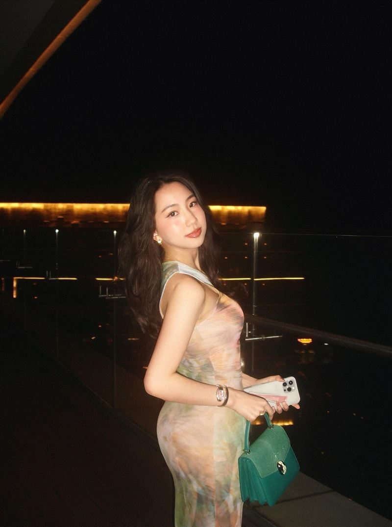 Amanda「白富美」形象吸引大批粉絲追蹤。（圖／翻攝自Amanda Threads）