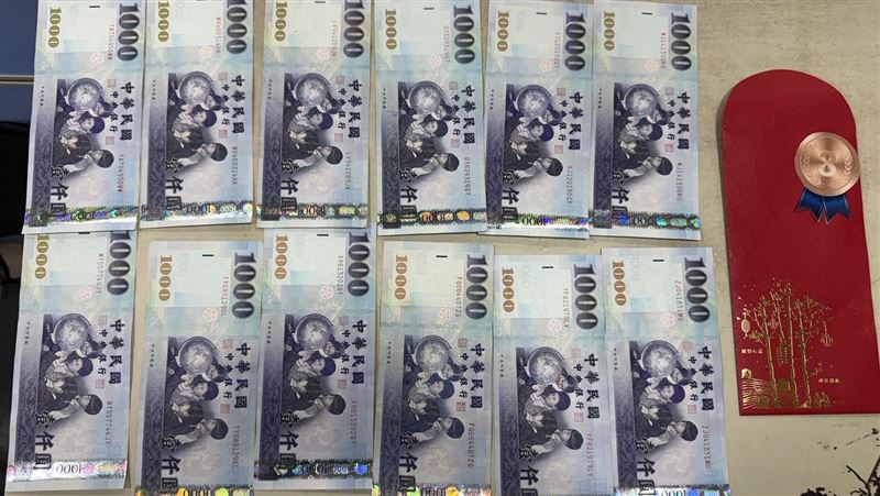 路上撿到1.2萬元紅包！台中男急找回失主