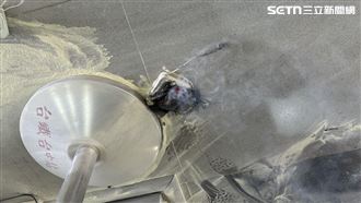 台中車站行動電源自燃！背包竄煙嚇壞旅客