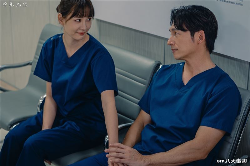 安心亞（左）和温昇豪（右）在劇中是互動曖昧的好夥伴。（圖／八大電視提供）