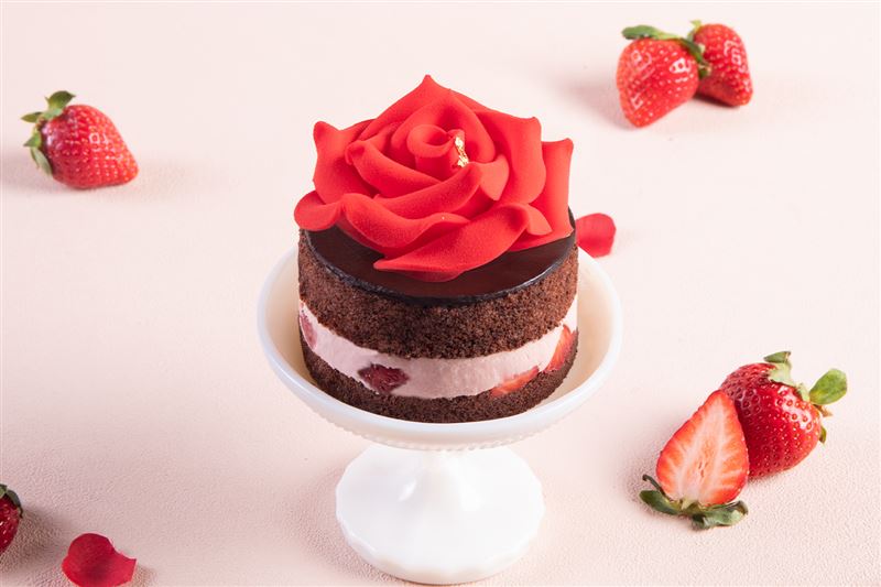 BAC「莓瑰戀人」手工造型蛋糕。（圖／品牌業者提供）