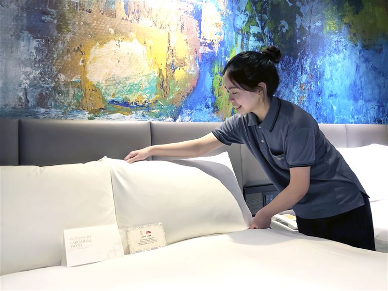 煙波國際觀光集團於2026年再調升整房獎金，未來房務員年薪可望挑戰百萬元。（圖／飯店旅宿業者提供）