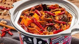 曾一度風靡大陸市場的即食火鍋品牌「自嗨鍋」，如今正站在破產邊緣。（圖／翻攝自百度百科）