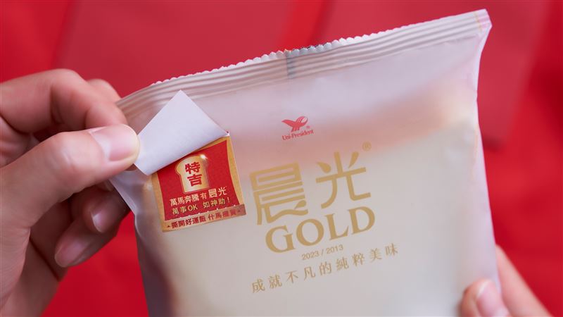 晨光土司新春開運貼紙，一起撕開抽好運，迎晨光納福、有土司有財。（圖／品牌業者提供）