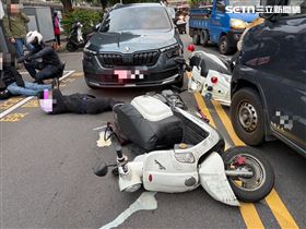 新北,板橋,警匪追逐,通緝,毒品,逃逸衝撞。（圖／翻攝畫面）　