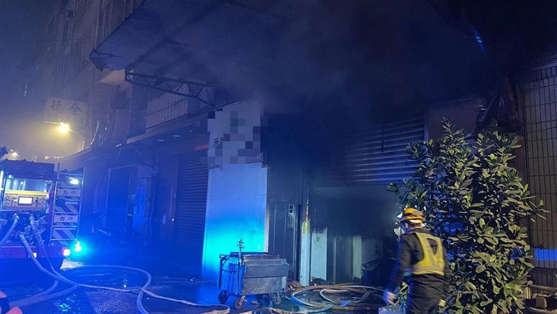 新北市中和區建六路、某食品工廠發生火警。（圖／翻攝畫面）