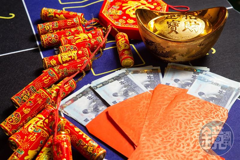 年關將至，許多人開始煩惱紅包要包多少才合適。（本刊資料照）