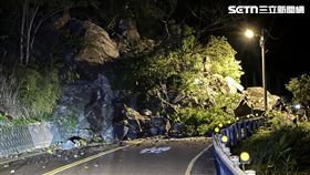新北,烏來區,烏來,巨石,土石,車道,台九甲線,落石,坍方,工務段,新店。（圖／翻攝畫面）