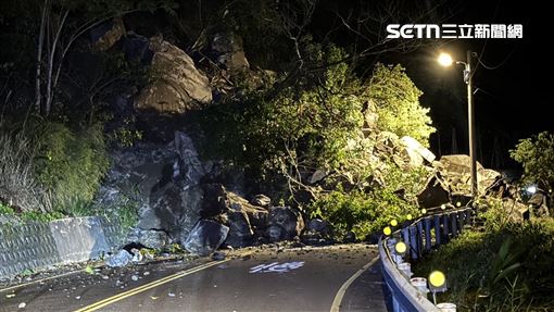新／嚴重坍方！巨石阻去路…雙向無法通行