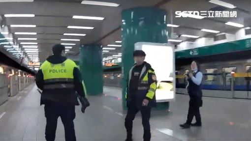 捷運有人帶刀！警疲於奔命…真相令人生氣