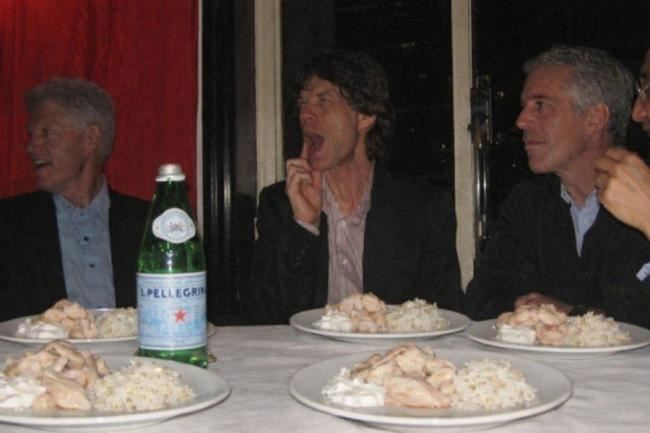 社群媒體瘋傳一張聚會「餐桌照」與「奶油嬰兒」郵件，引發艾普斯坦圈子涉嫌「食人肉」的駭人陰謀論。（圖／翻攝自美國司法部網站）