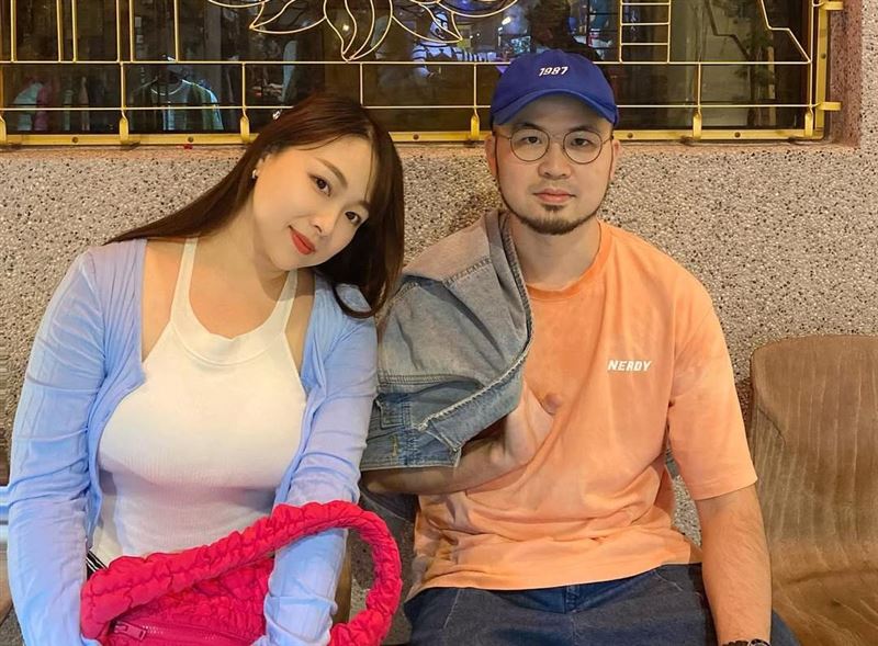 韓森控訴握有太太「DJ三三」外遇的明確證據，並否認「家暴」相關指控。（圖／翻攝自陳思安 IG）