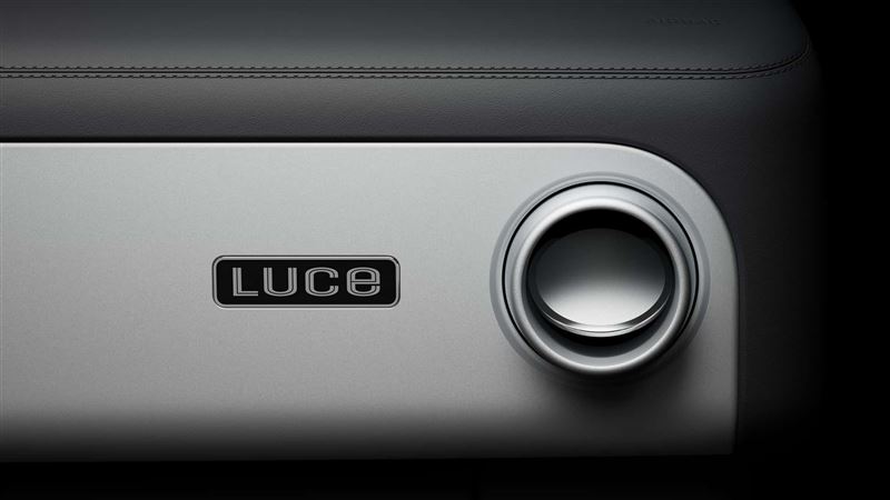 車名也正式曝光，命名為「Luce」，在義大利語中語意為光。（圖／翻攝Ferrari網站）